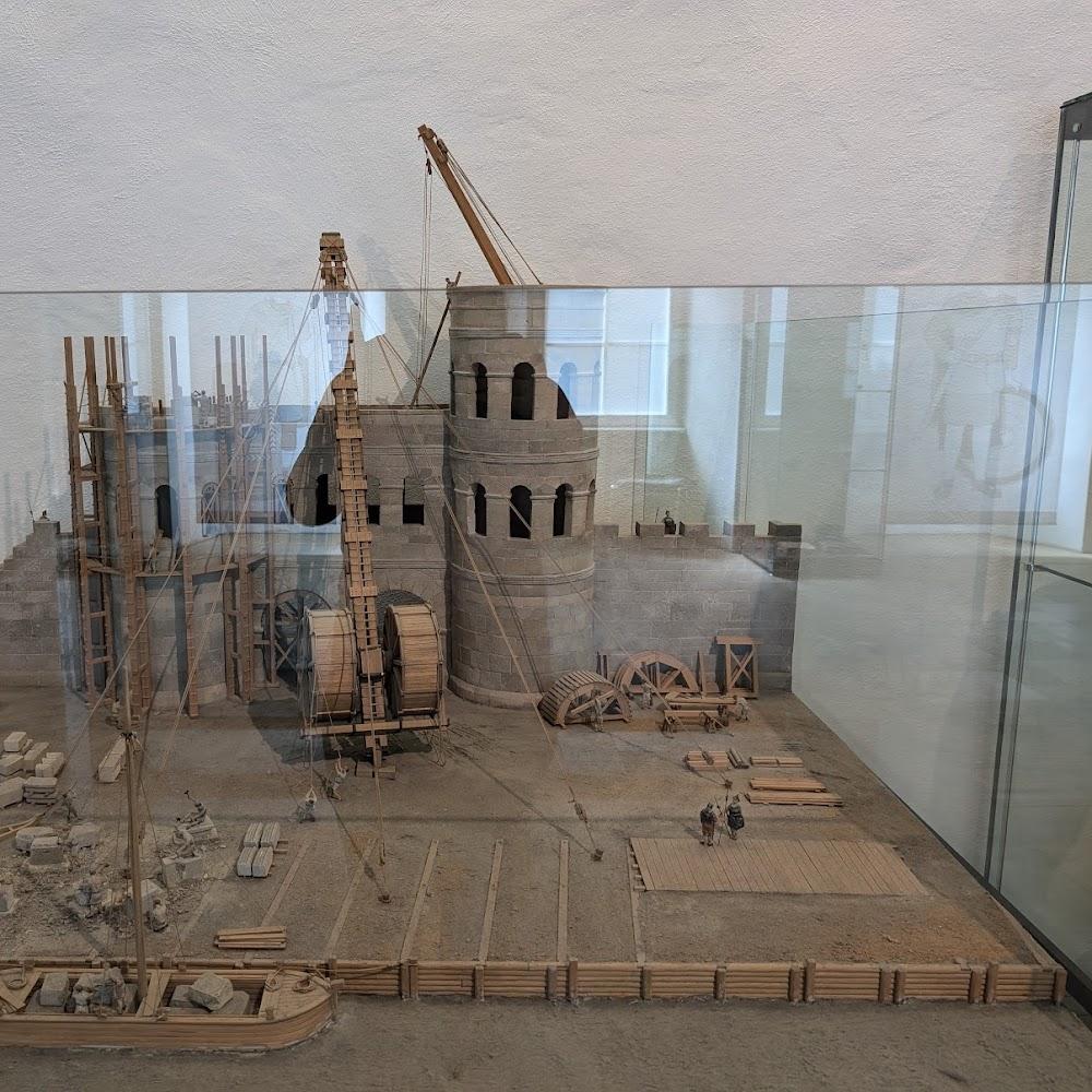 A model of the construction of the Pisa Cathedral.